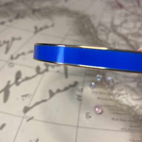 🎁 3 for $15. Vintage Monet set of 2 gold tone bangles - Picture 3 of 4